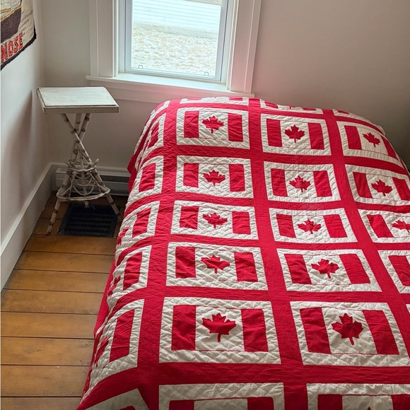 Vintage Red and White Canadian Flag Quilt 🇨🇦 - Picture 2 of 16